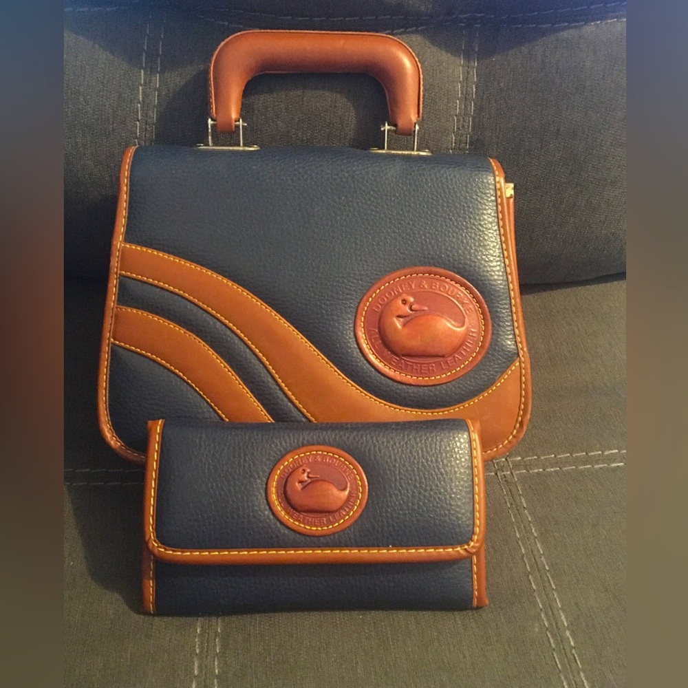 Dooney and Bourke Purse π and Wallet Not Authentic - Picture 2 of 9